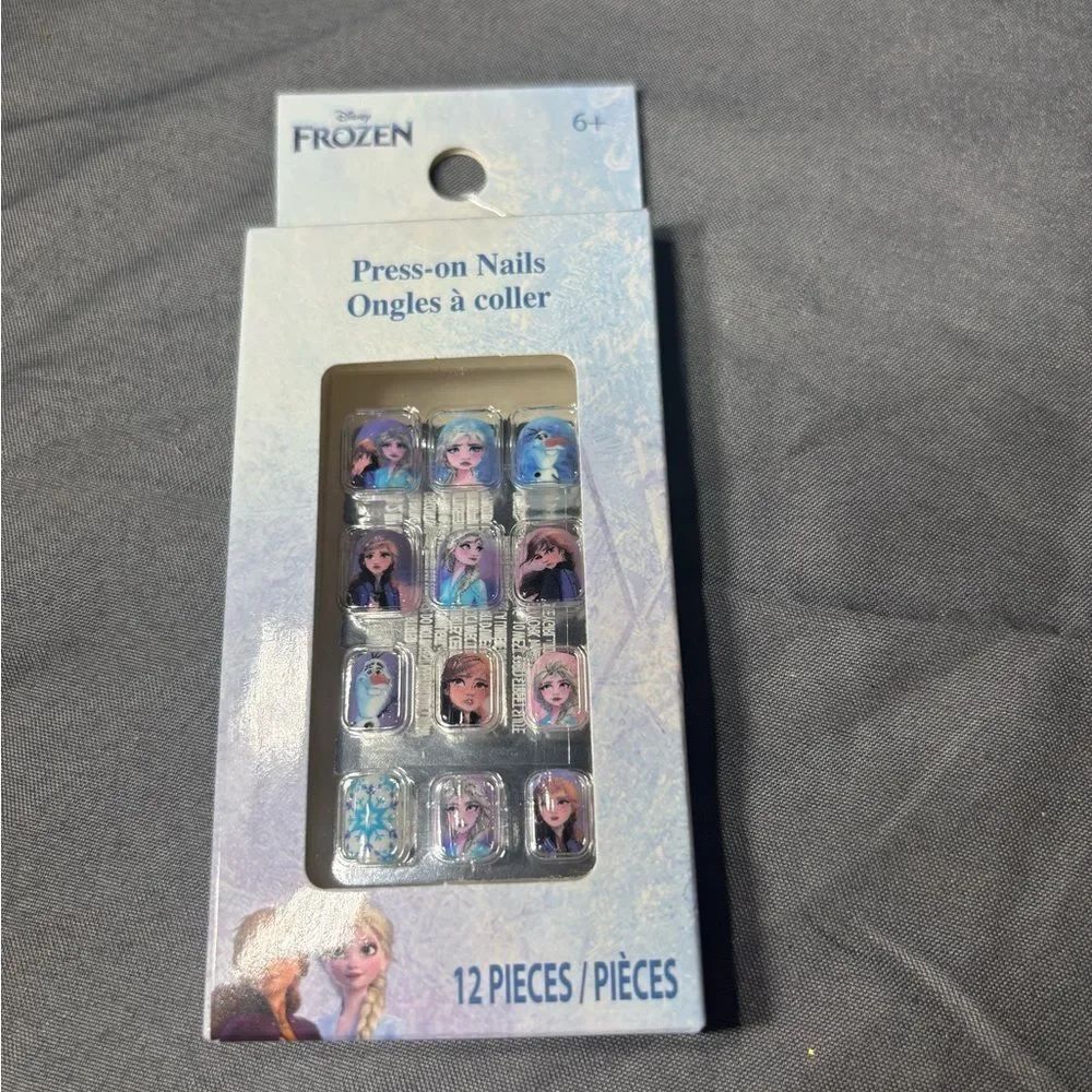New Disney Frozen Press-On Nail Set New 12 pc Frozen Press on Nails NWT